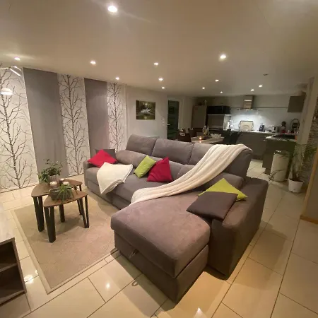 De La Vallee Apartment