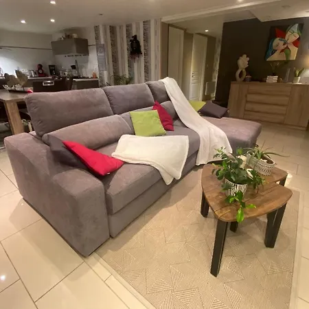 De La Vallee Apartment *